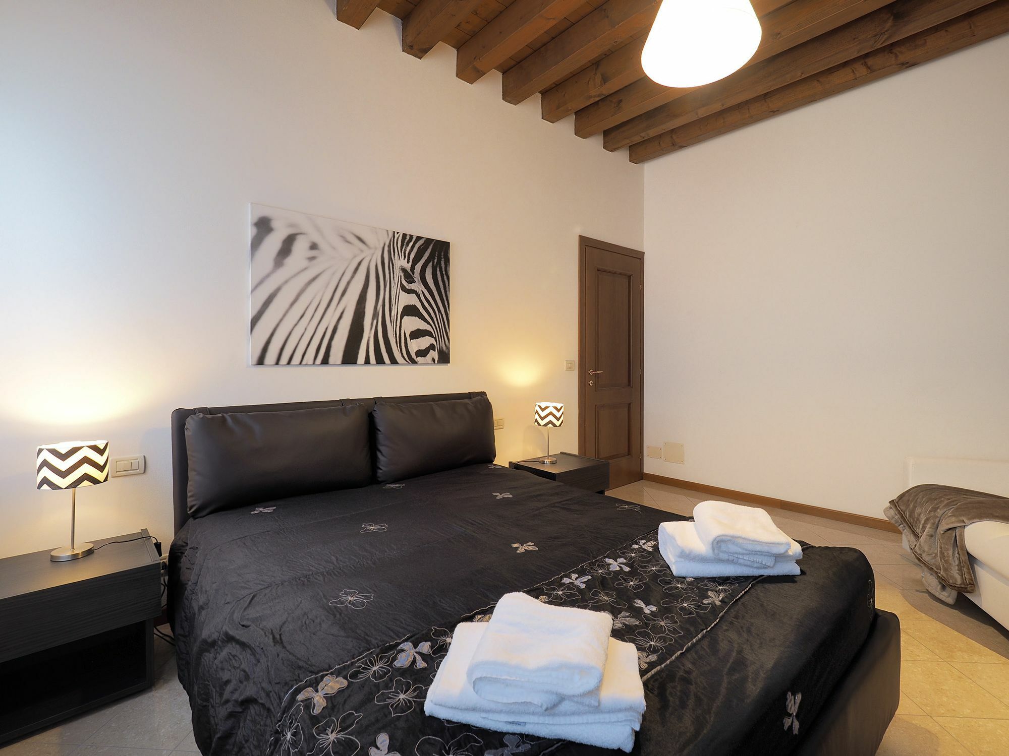 Venetian Style 3 Apartment *